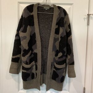 Barefoot dreams small camouflage cardigan. Like new.